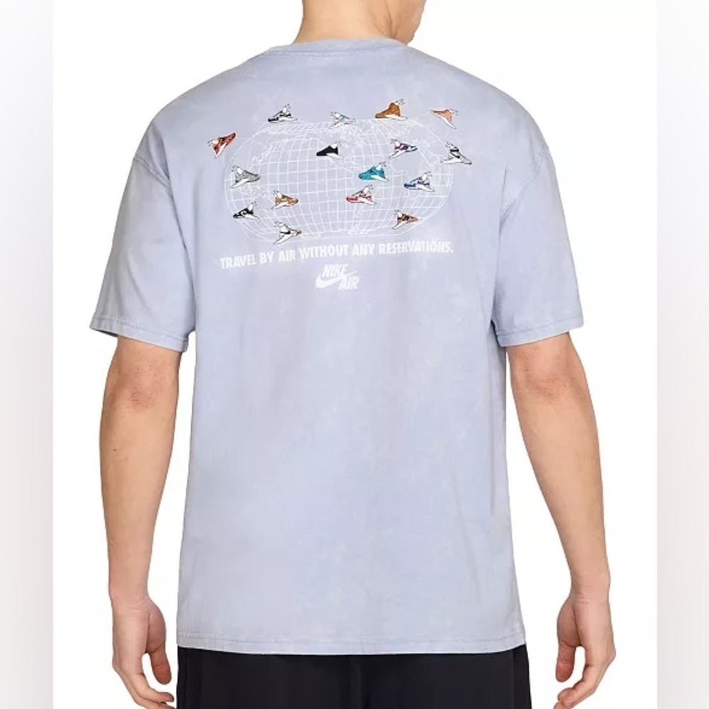 Sz Various Nike
Men's Sportswear Short Sleeve Logo Graphic T-Shirt